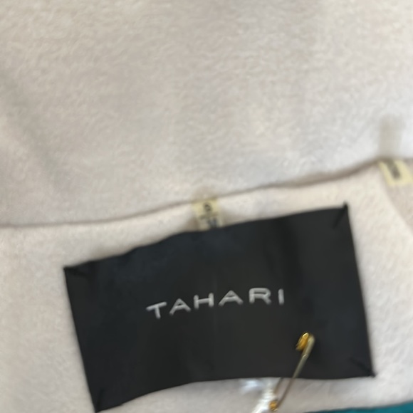 TAHARI - silver cape with navy fur collar - Picture 9 of 13
